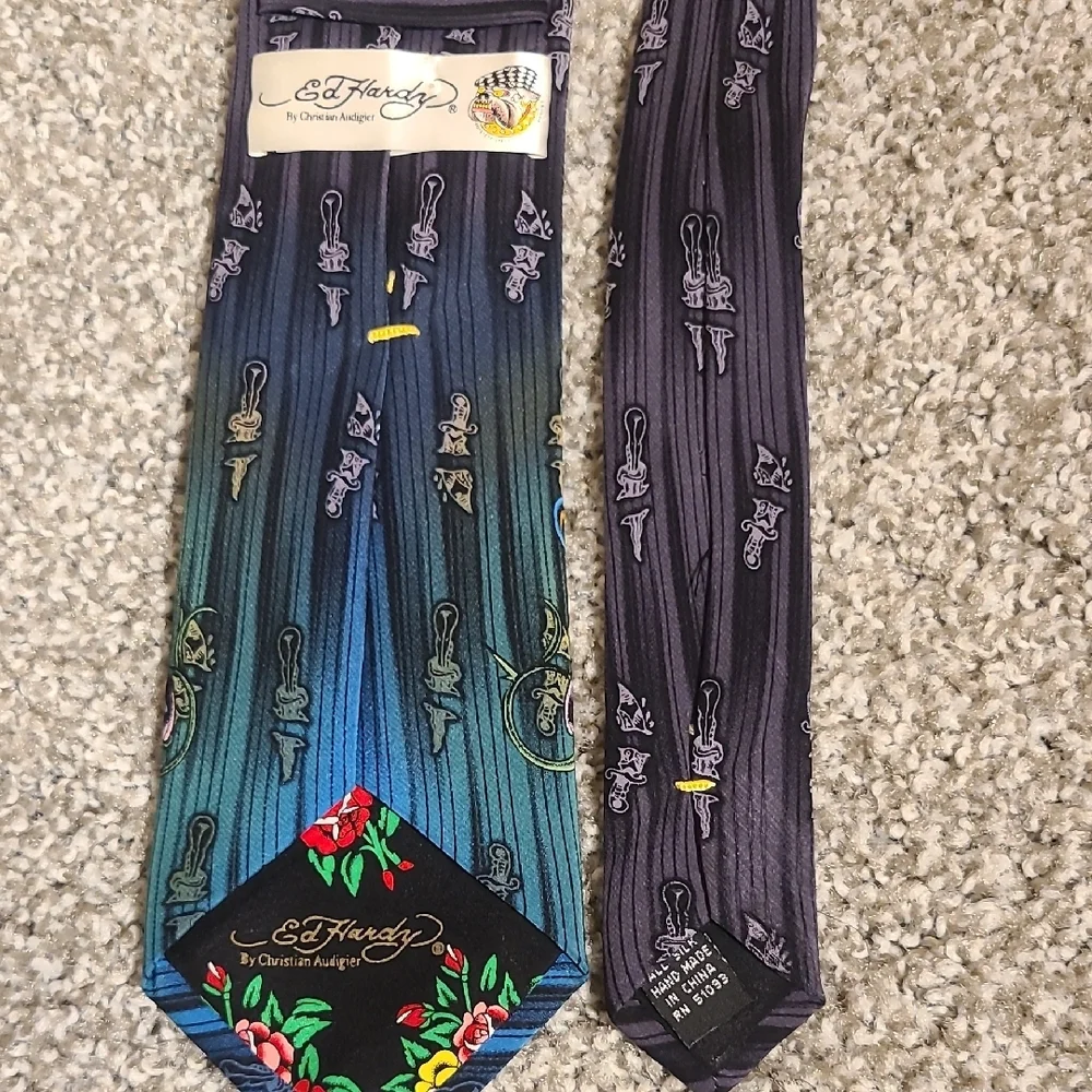 Ed Hardy Black and Blue Graphic Tie - Picture 3 of 3